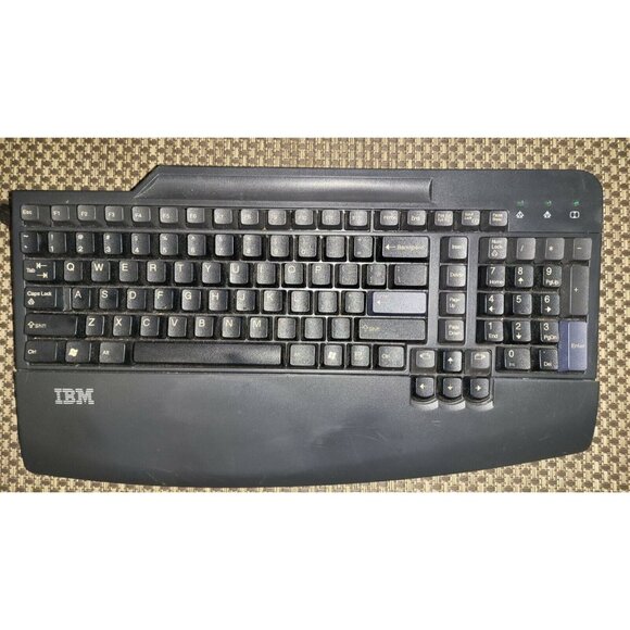 IBM SK-8806 Wired USB Keyboard 19K1760 Black With Palm Wrist Rest - WORKS!